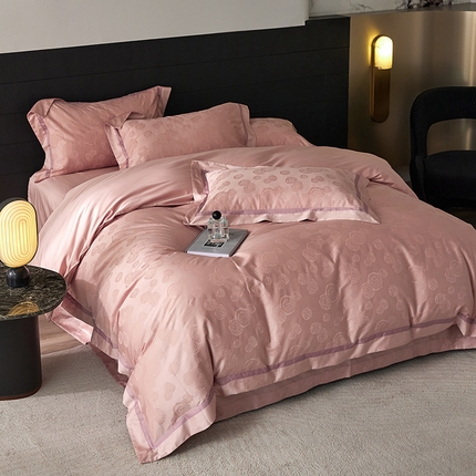 91家纺网 家纺一手货源 找家纺 （总）琉宿家纺 2025新款50s双股长绒棉提花宽边工艺四件套