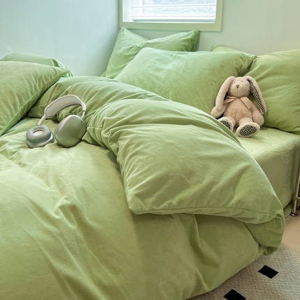 91家纺网 家纺一手货源 找家纺 盛馨家纺 2024新款高克重加厚保暖纯色宝宝绒系列四件套 浅草绿