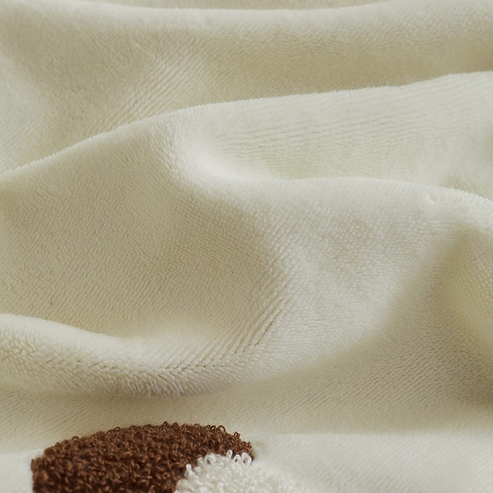 91家纺网 家纺一手货源 找家纺 千朵森 2024新款毛巾绣牛奶绒四件套-慕斯卡 风格二 慕斯卡-奶白卡