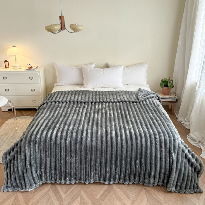 91家纺网 家纺一手货源 找家纺 璐维斯家纺 2025款跨境专供外贸出口电商热销款仿兔毯加厚牛奶绒盖毯 深灰