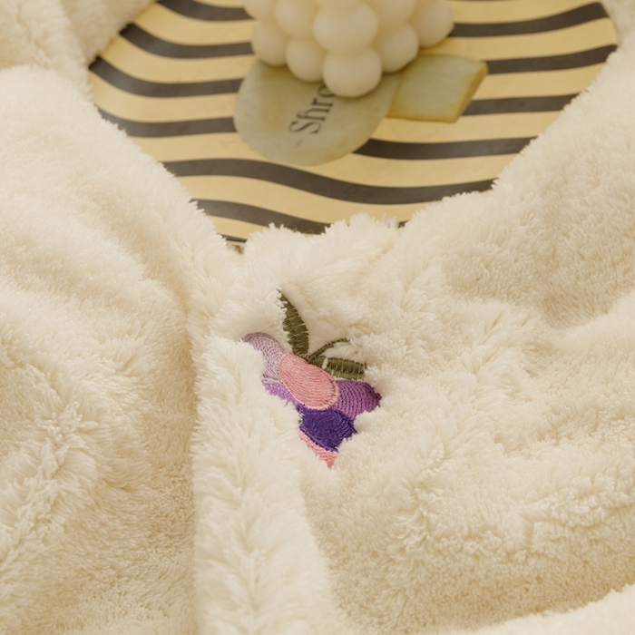 91家纺网 家纺一手货源 找家纺 金奇达家纺 2025秋冬保暖加厚绒类【泰迪绒小刺绣】四件套 泰迪绒-温暖葡萄白