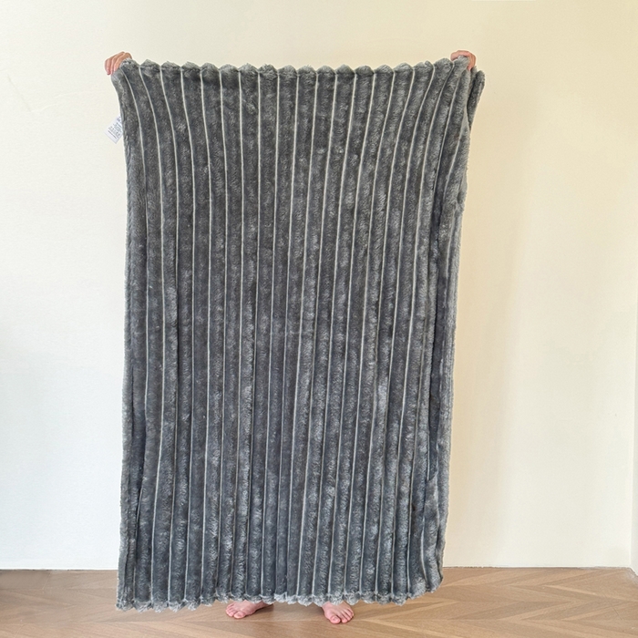 91家纺网 家纺一手货源 找家纺 璐维斯家纺 2025款跨境专供外贸出口电商热销款仿兔毯加厚牛奶绒盖毯 深灰