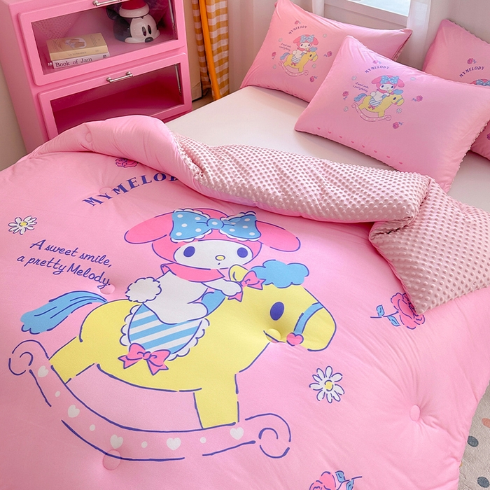 91家纺网 家纺一手货源 找家纺 ds生活馆 2025新款三丽鸥大版印花豆豆被春秋被冬被 旋转木马