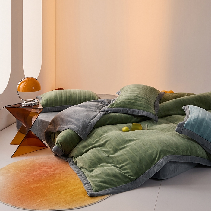 91家纺网 家纺一手货源 找家纺 2024新款牛奶3D绒立体雕花剪花四件套 深绿+灰色