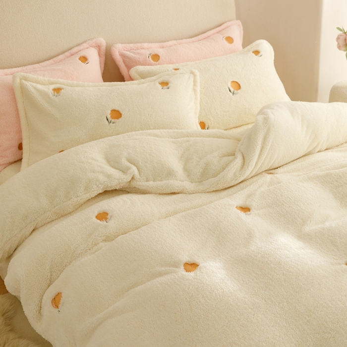 91家纺网 家纺一手货源 找家纺 金奇达家纺 2025秋冬保暖加厚绒类【泰迪绒小刺绣】四件套 温暖郁金香白