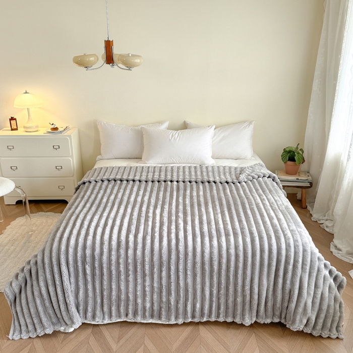 91家纺网 家纺一手货源 找家纺 璐维斯家纺 2025款跨境专供外贸出口电商热销款仿兔毯加厚牛奶绒盖毯 银灰