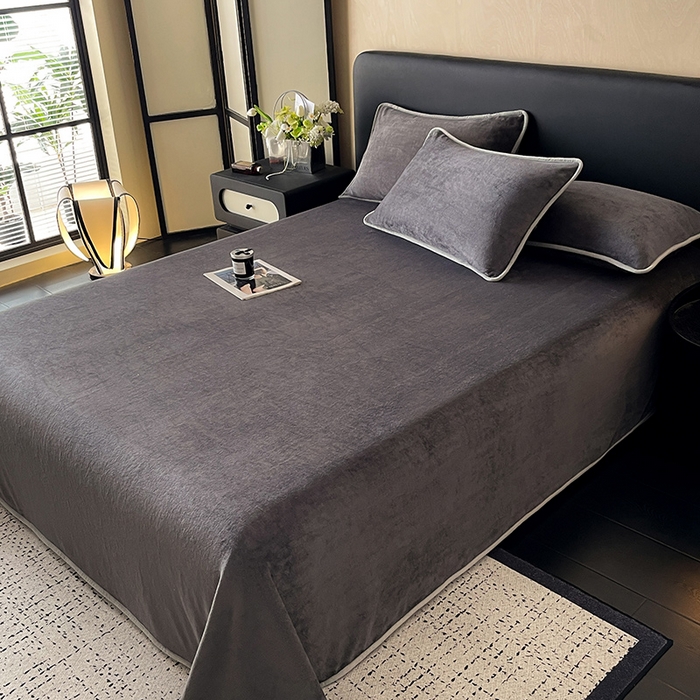 91家纺网 家纺一手货源 找家纺 全季家居 2024新款A类纯色印花高克重加厚保暖包边牛奶绒床单单件 深灰