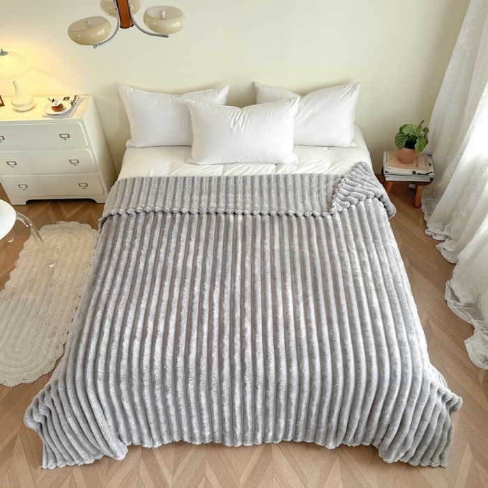 91家纺网 家纺一手货源 找家纺 璐维斯家纺 2025款跨境专供外贸出口电商热销款仿兔毯加厚牛奶绒盖毯 银灰