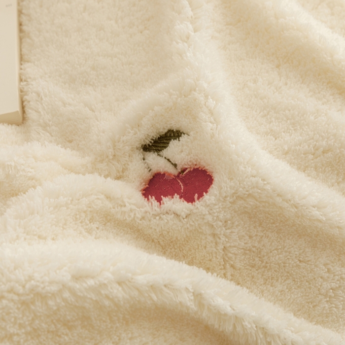 91家纺网 家纺一手货源 找家纺 金奇达家纺 2025秋冬保暖加厚绒类【泰迪绒小刺绣】四件套 泰迪绒-温暖樱桃白