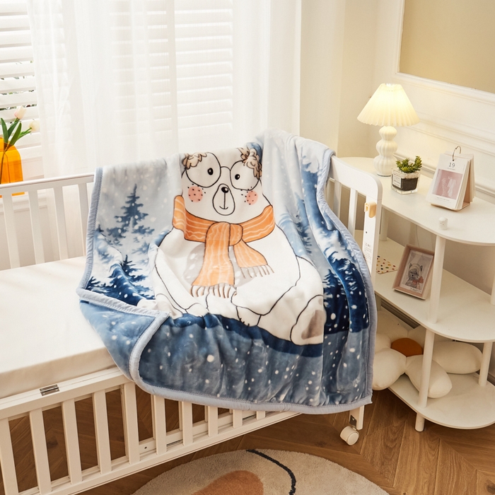 91家纺网 家纺一手货源 找家纺 凯轩毛毛毯毯子网销专供 2024新款舒适亲肤加大加厚儿童云毛毯毯子 围巾熊  浅蓝