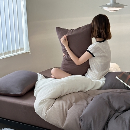 91家纺网 家纺一手货源 找家纺 山舍家居 2024新款植物染双层皱皱纱渐变四件套 远山如黛