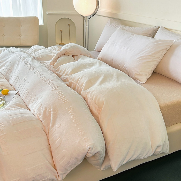 91家纺网 家纺一手货源 找家纺 睡棉坊 2024新款高克重剪花牛奶绒可拆洗冬被被子被芯 miumiu