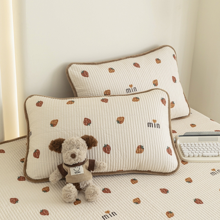 91家纺网 家纺一手货源 找家纺 茉夕 2024跑量款暖绒纯棉印花水洗床盖 暖绒-花季草莓