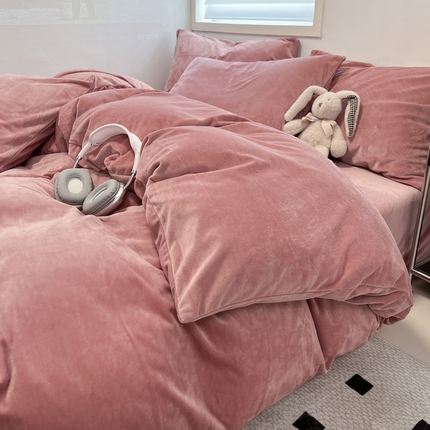 91家纺网 家纺一手货源 找家纺 盛馨家纺 2024新款高克重加厚保暖纯色宝宝绒系列四件套 豆沙