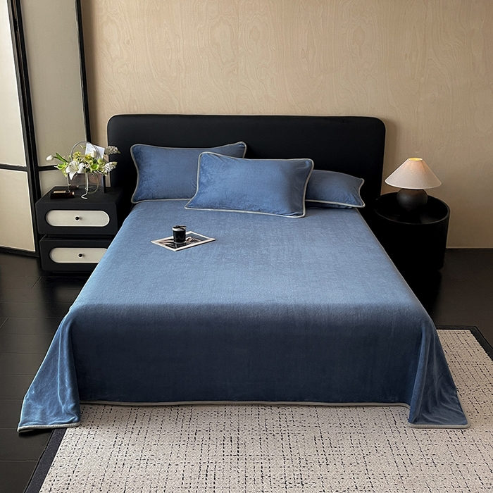 91家纺网 家纺一手货源 找家纺 全季家居 2024新款A类纯色印花高克重加厚保暖包边牛奶绒床单单件 风暴蓝