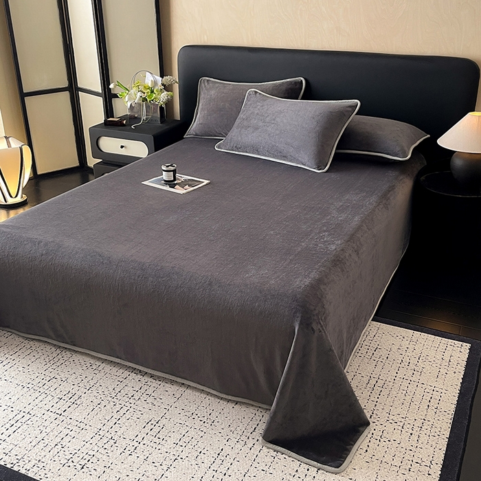 91家纺网 家纺一手货源 找家纺 全季家居 2024新款A类纯色印花高克重加厚保暖包边牛奶绒床单单件 深灰