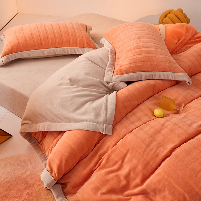 91家纺网 家纺一手货源 找家纺 2024新款牛奶3D绒立体雕花剪花四件套 橘色+卡其色