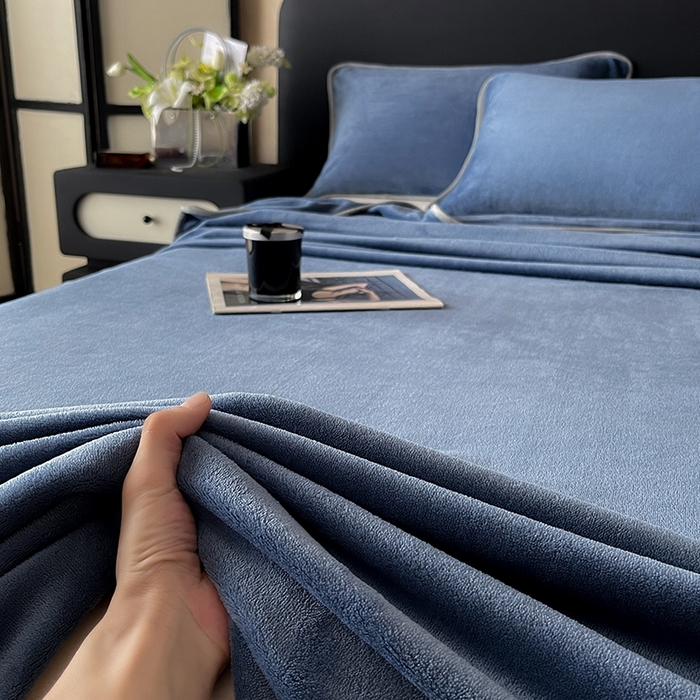 91家纺网 家纺一手货源 找家纺 全季家居 2024新款A类纯色印花高克重加厚保暖包边牛奶绒床单单件 风暴蓝