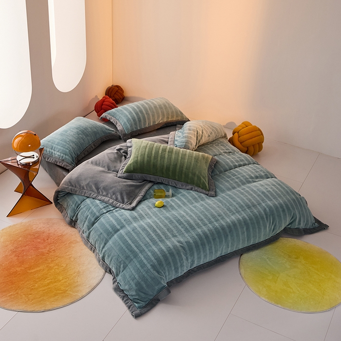 91家纺网 家纺一手货源 找家纺 2024新款牛奶3D绒立体雕花剪花四件套 蓝色+灰色