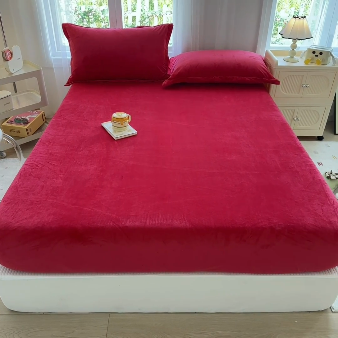 91家纺网 家纺一手货源 找家纺 家贝爱 2024新款加厚保暖牛奶绒床笠 纯色大红