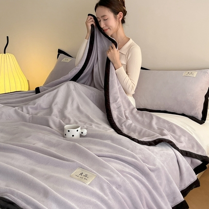 91家纺网 家纺一手货源 找家纺 红嘴企鹅 2025新款牛奶绒良品毛毯三件套 灰色