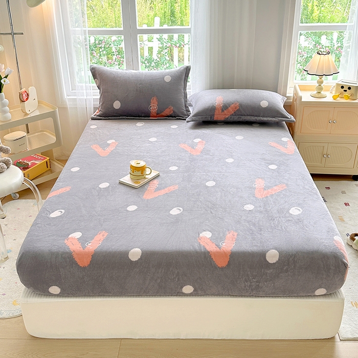 91家纺网 家纺一手货源 找家纺 家贝爱 2024新款加厚保暖牛奶绒床笠 比心