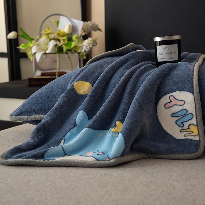 91家纺网 家纺一手货源 找家纺 全季家居 2024新款A类纯色印花高克重加厚保暖包边牛奶绒枕套 小鲸鱼