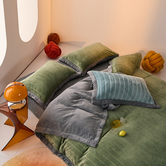 91家纺网 家纺一手货源 找家纺 2024新款牛奶3D绒立体雕花剪花四件套 深绿+灰色