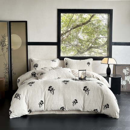 91家纺网 家纺一手货源 找家纺 子曰 2024新款高克重保暖雕花牛奶绒四件套 心动-浅咖