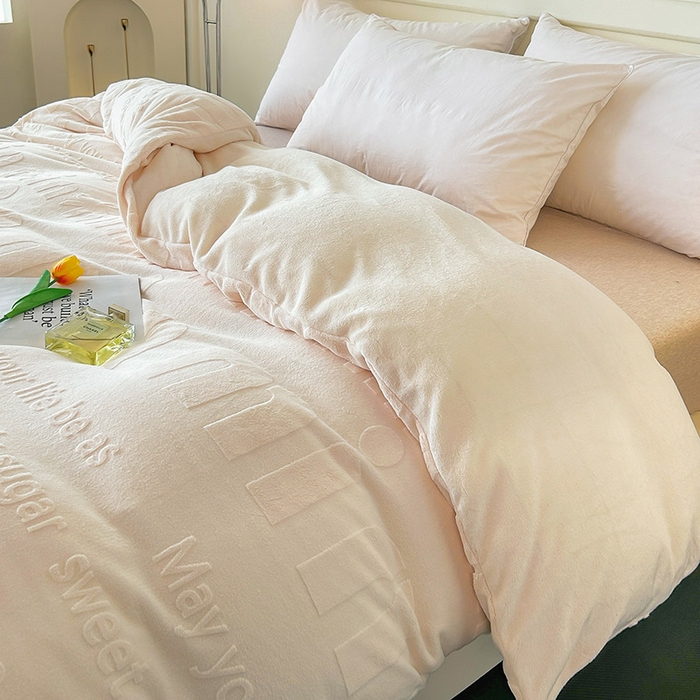 91家纺网 家纺一手货源 找家纺 睡棉坊 2024新款高克重剪花牛奶绒可拆洗冬被被子被芯 miumiu