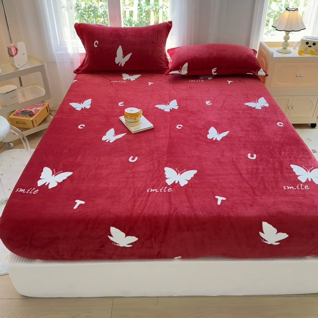 91家纺网 家纺一手货源 找家纺 家贝爱 2024新款加厚保暖牛奶绒床笠 蝶舞之恋