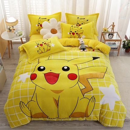 91家纺网 家纺一手货源 找家纺 宝薇 2024新款加厚牛奶绒大版卡通四件套 格子皮卡