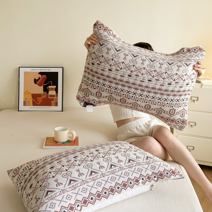 91家纺网 家纺一手货源 找家纺 朴尔家纺-毛巾被 2024新款防滑半包可调节暗扣魔术全棉三层纱布枕巾 玛雅岩纹-白棕53*110cm/对