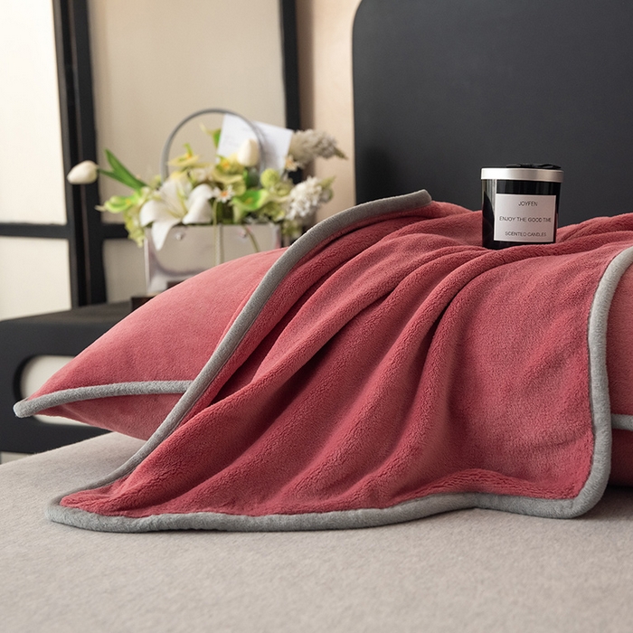 91家纺网 家纺一手货源 找家纺 全季家居 2024新款A类纯色印花高克重加厚保暖包边牛奶绒枕套 豆沙