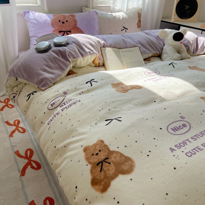 91家纺网 家纺一手货源 找家纺 2024新款INS混搭版卡通牛奶绒四件套 可可小熊