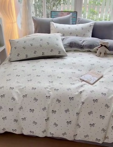 91家纺网 家纺一手货源 找家纺 捌月 2024新款棉加绒A版13372全棉B版高克重牛奶绒四件套直播新品 小情歌