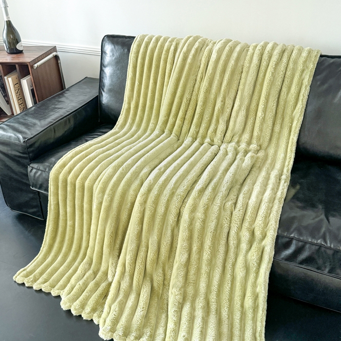 91家纺网 家纺一手货源 找家纺 璐维斯家纺 2025款跨境专供外贸出口电商热销款仿兔毯加厚牛奶绒盖毯 奶绿