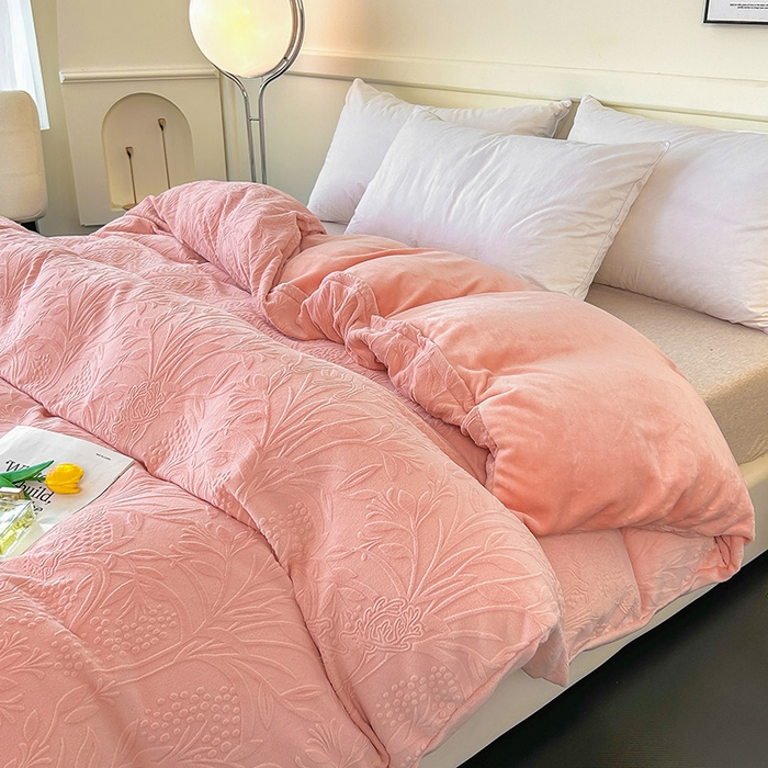 91家纺网 家纺一手货源 找家纺 睡棉坊 2024新款高克重剪花牛奶绒可拆洗冬被被子被芯 森林迷雾