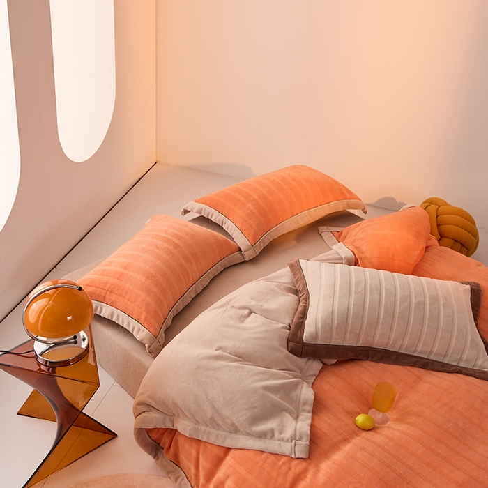 91家纺网 家纺一手货源 找家纺 2024新款牛奶3D绒立体雕花剪花四件套 橘色+卡其色