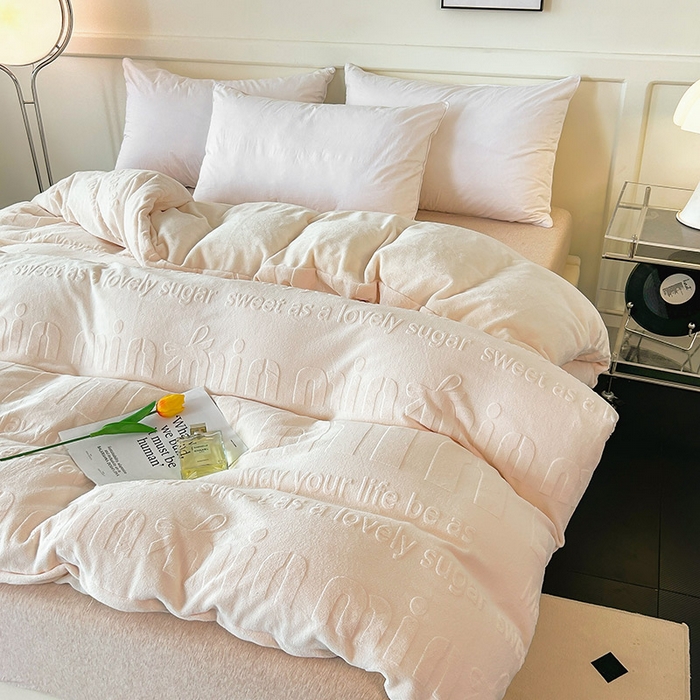 91家纺网 家纺一手货源 找家纺 睡棉坊 2024新款高克重剪花牛奶绒可拆洗冬被被子被芯 miumiu