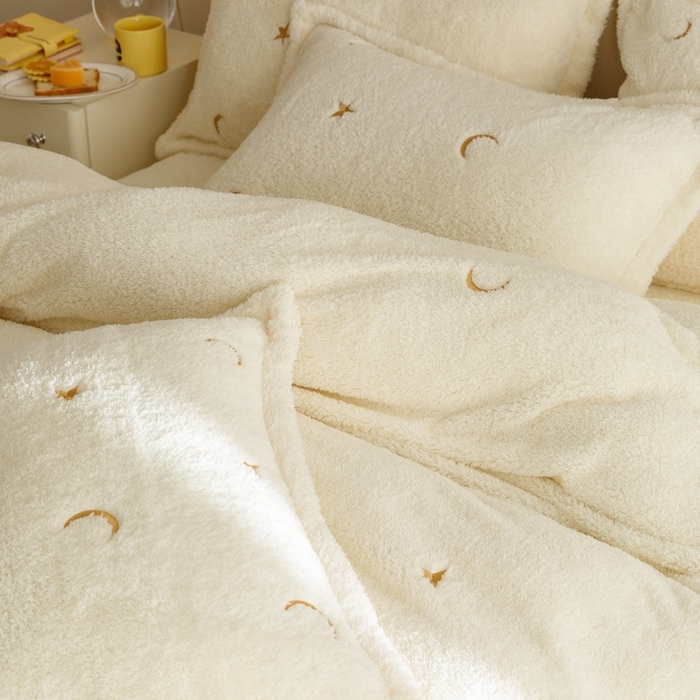 91家纺网 家纺一手货源 找家纺 金奇达家纺 2025秋冬保暖加厚绒类【泰迪绒小刺绣】四件套 星星米白