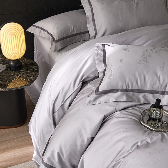 91家纺网 家纺一手货源 找家纺 （总）琉宿家纺 2025新款50s双股长绒棉提花宽边工艺四件套