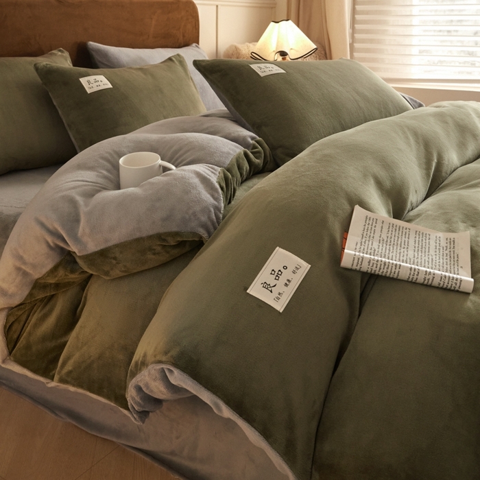 91家纺网 家纺一手货源 找家纺 澳梵家居 2024新款牛奶绒素色双拼四件套--【暖茶系列】 暖茶-橄榄绿