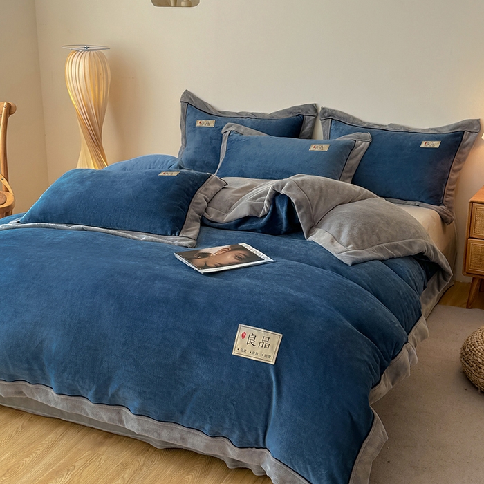 91家纺网 家纺一手货源 找家纺 全季家居 2024新款A类良品纯色双拼牛奶绒高克重加厚保暖被套单件 风暴蓝+浅灰