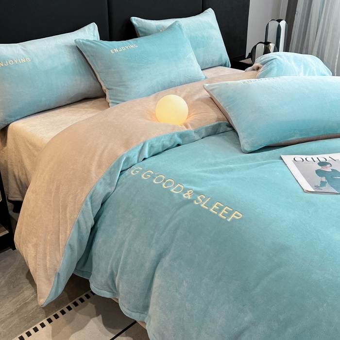 91家纺网 家纺一手货源 找家纺 澳梵家居 2024新款牛奶绒刺绣四件套--【山岚系列】 黛蓝拼卡其