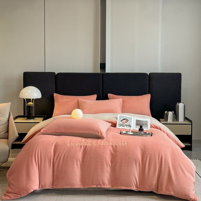 91家纺网 家纺一手货源 找家纺 澳梵家居 2024新款牛奶绒刺绣四件套--【山岚系列】 橙色拼卡其