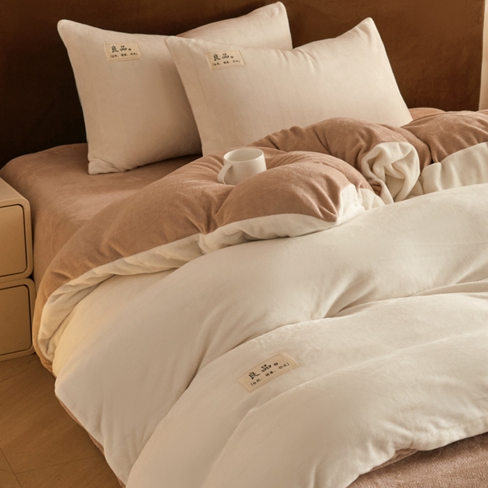 91家纺网 家纺一手货源 找家纺 澳梵家居 2024新款牛奶绒素色双拼四件套--【暖茶系列】 暖茶-牛奶可可