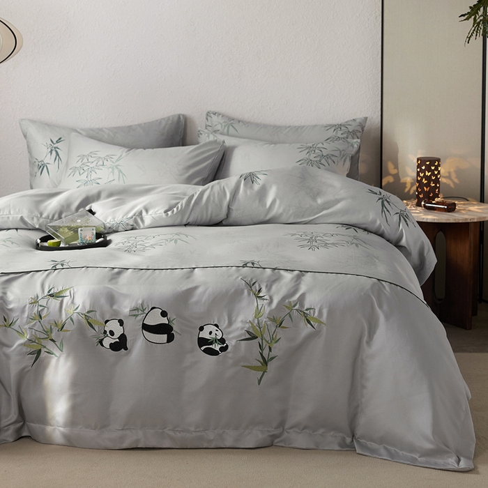 91家纺网 家纺一手货源 找家纺 2025新款亲肤磨毛刺绣四件套-抱竹熊猫 抱竹熊猫-浅灰