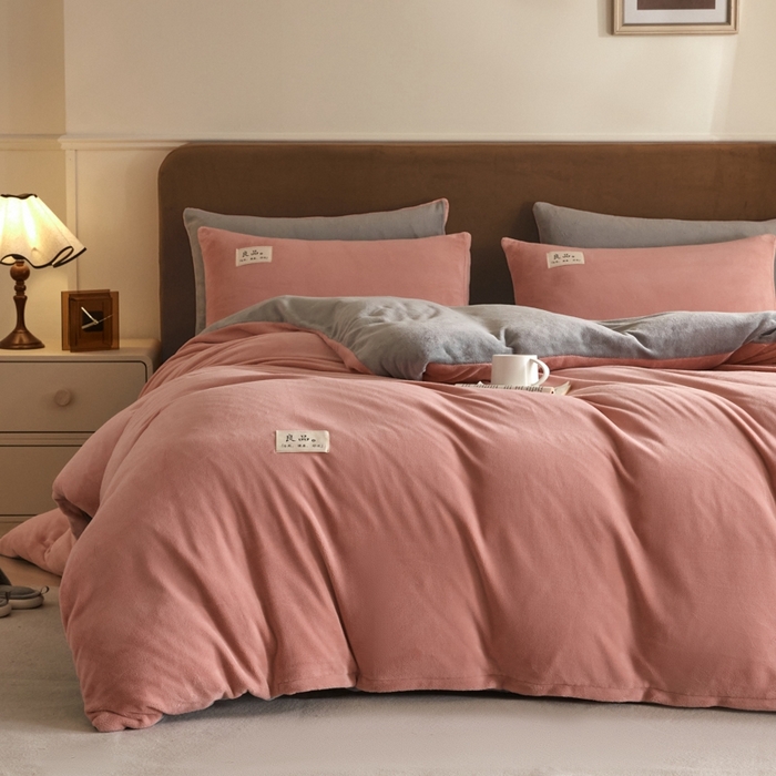 91家纺网 家纺一手货源 找家纺 澳梵家居 2024新款牛奶绒素色双拼四件套--【暖茶系列】 暖茶-豆沙