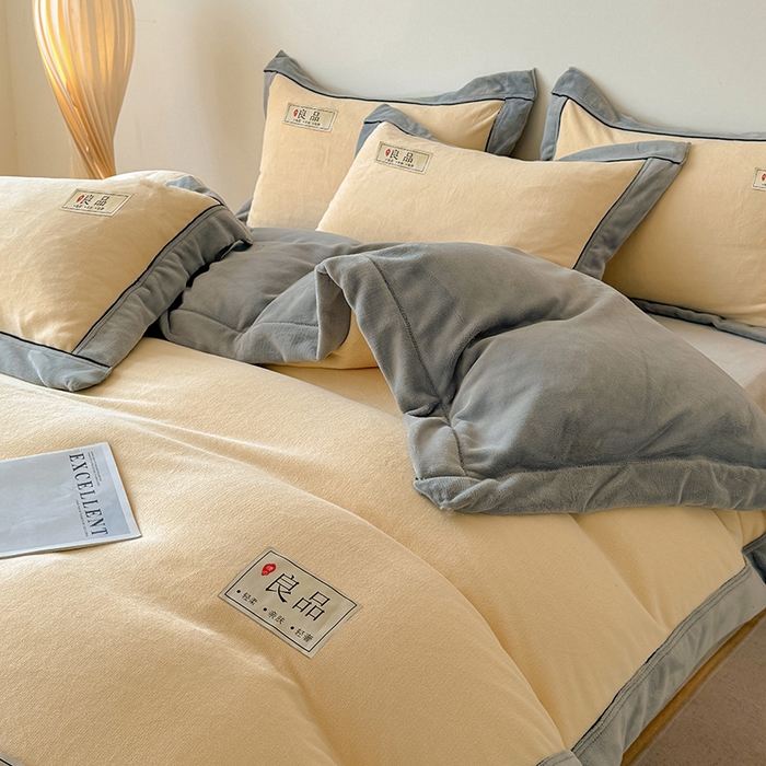 91家纺网 家纺一手货源 找家纺 全季家居 2024新款A类良品纯色双拼牛奶绒高克重加厚保暖四件套 米黄+浅灰